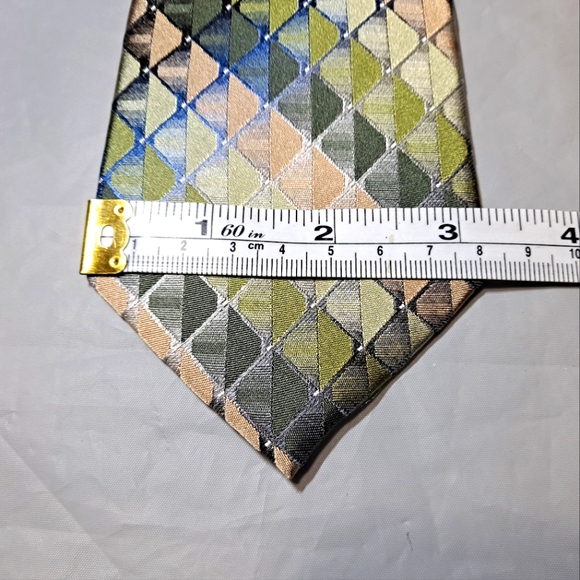 Van Heusen 💯 Silk Men's Necktie 57-60" x 3.25" Geometric Green/Tan/Multi-colors - Picture 8 of 9